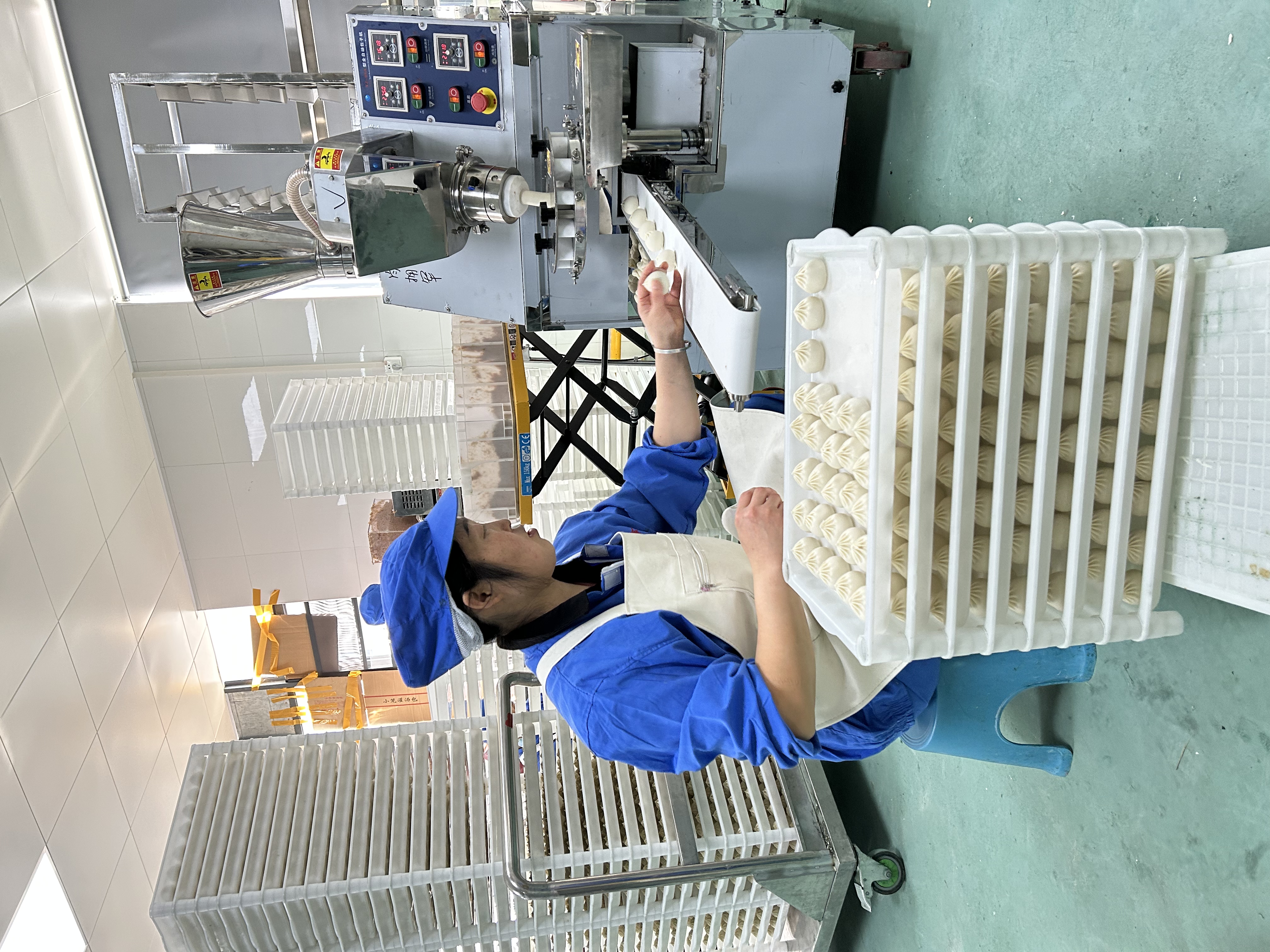 大型包子加工廠(chǎng)85A包子機(jī)調(diào)試安裝
